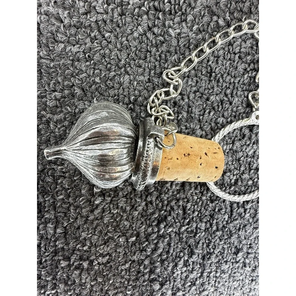 Vintage Garlic Bottle Stopper Cork‎ Pourer w Chain Novelty Barware Vampire